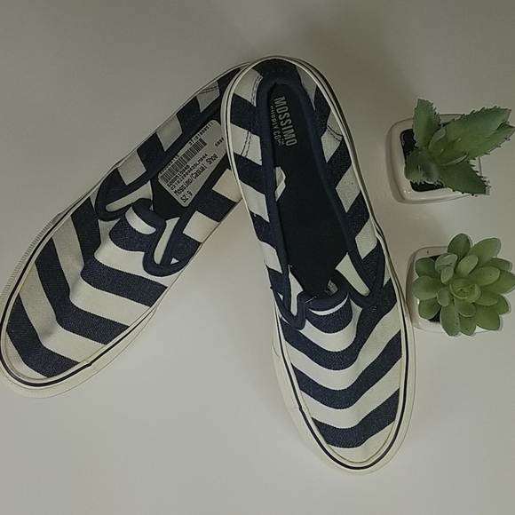 Mossimo, Navy and white casual shoes, size 9 - Picture 2 of 4